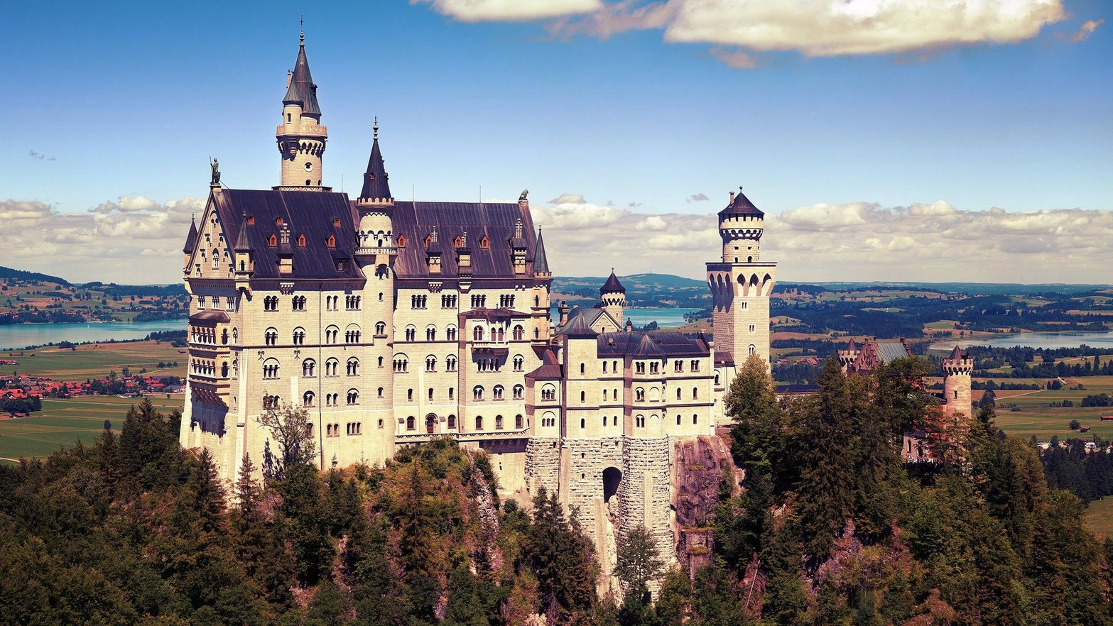 Neuschwanstein Castle (Germany, 1869–1886)